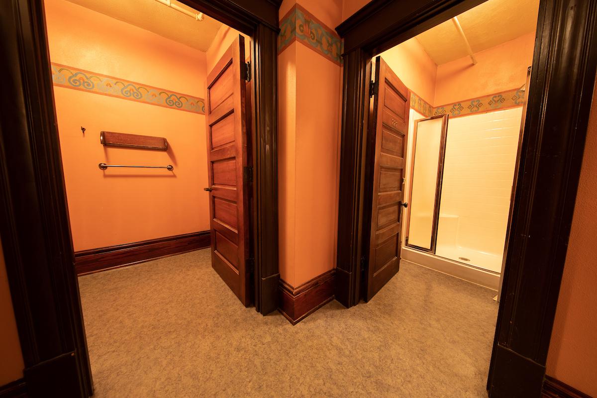 Mcmenamins Hotel Oregon แม็คมินวิลล์ ภายนอก รูปภาพ