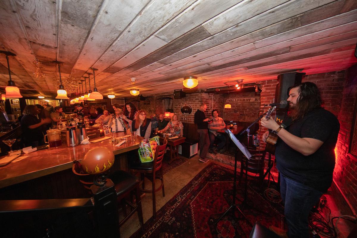 Mcmenamins Hotel Oregon แม็คมินวิลล์ ภายนอก รูปภาพ
