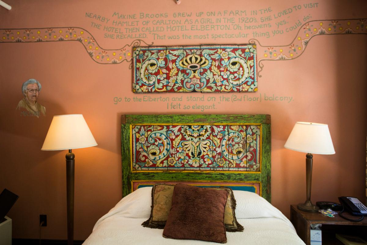 Mcmenamins Hotel Oregon แม็คมินวิลล์ ภายนอก รูปภาพ