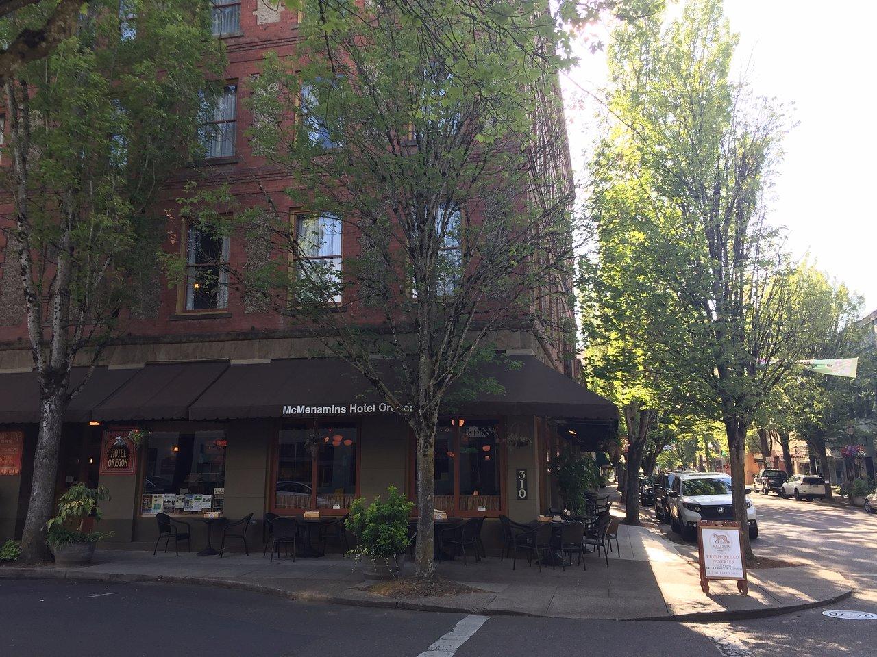 Mcmenamins Hotel Oregon แม็คมินวิลล์ ภายนอก รูปภาพ