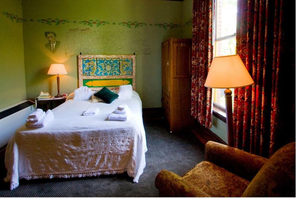 Mcmenamins Hotel Oregon แม็คมินวิลล์ ห้อง รูปภาพ